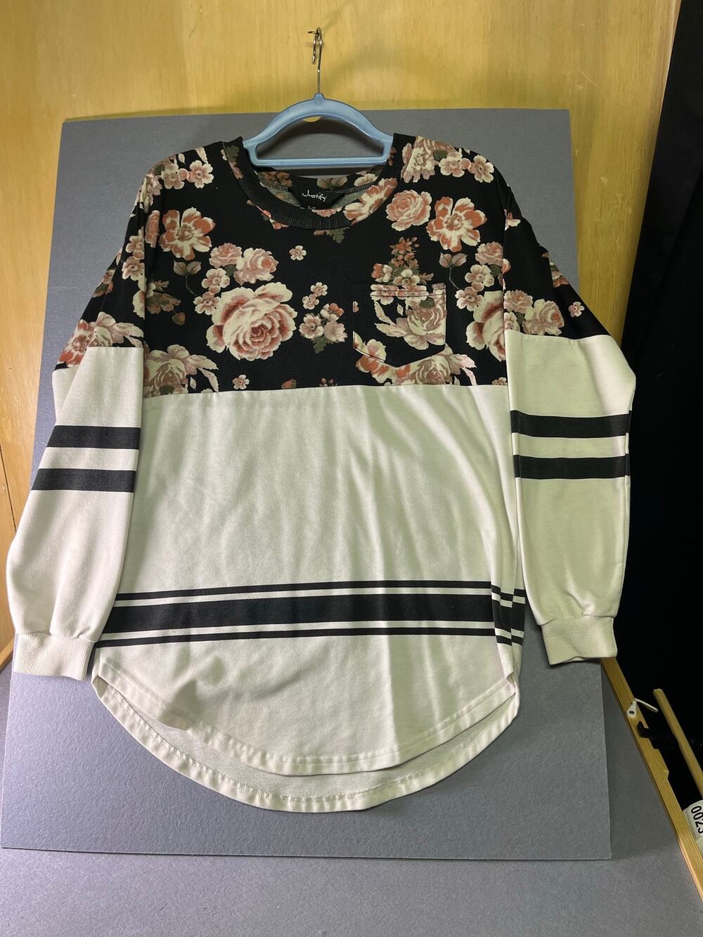 Justify Floral Colorblock Long Sleeve Top Crewneck Size Small